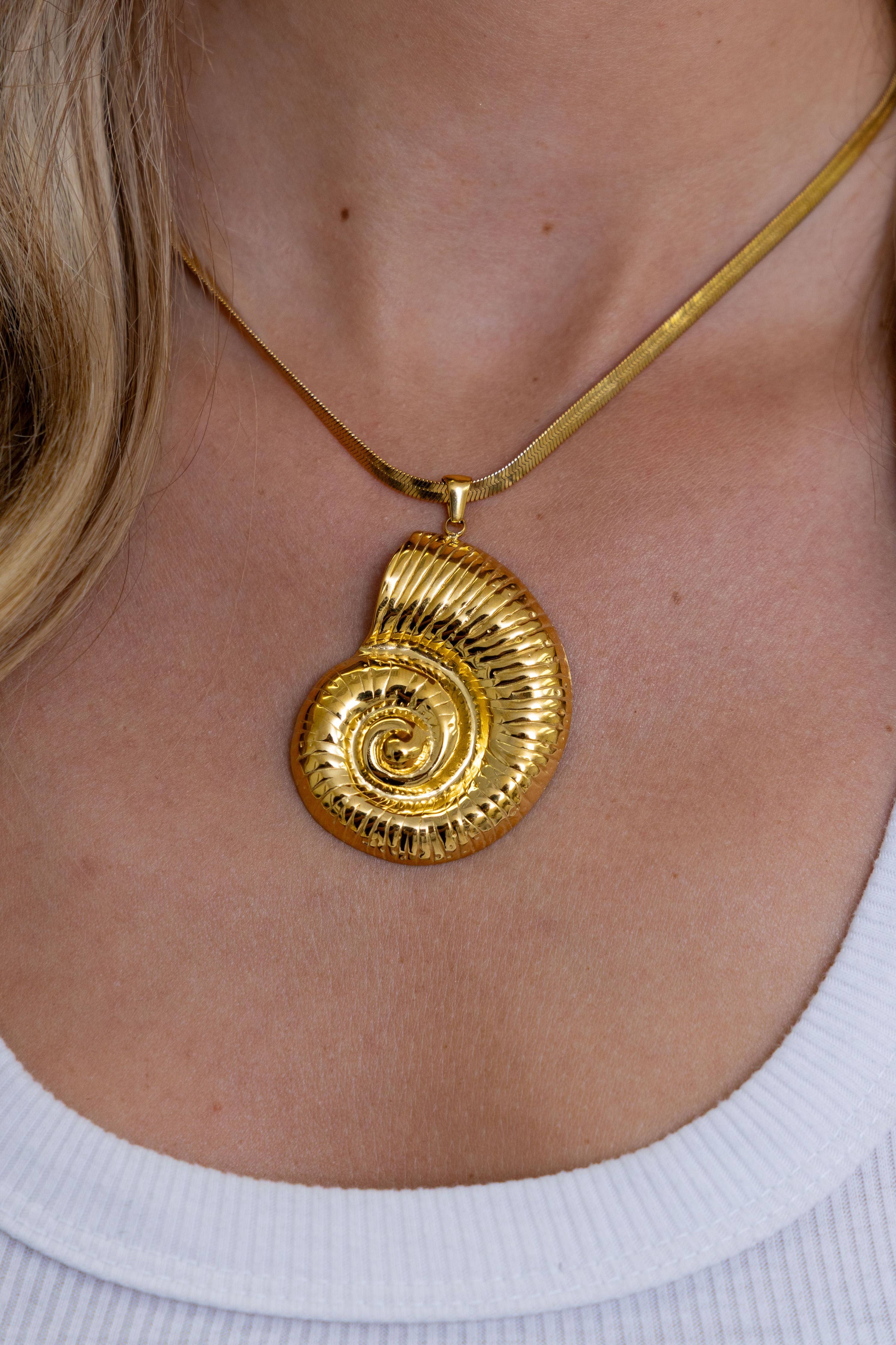 Shell Pendant Necklace