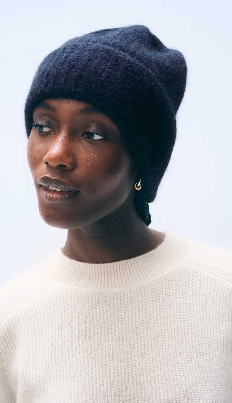 White + Warren Cashmere Plush Rib Beanie in Deep Navy