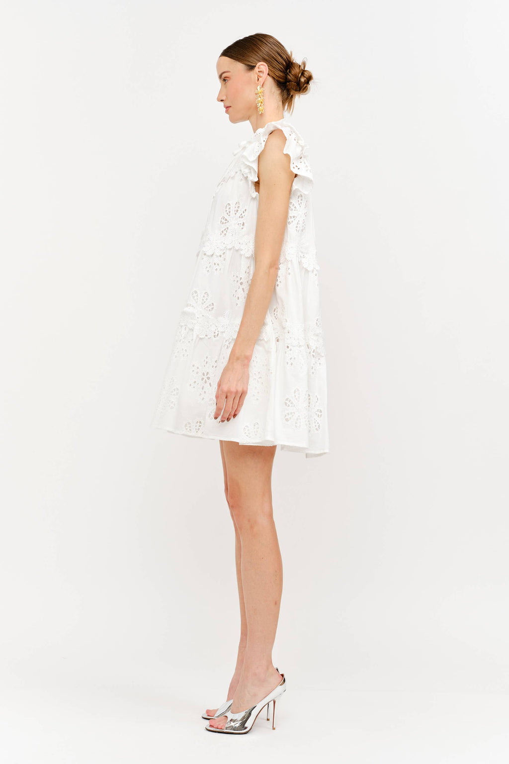 Annie Dress in White Floral Embroiderery