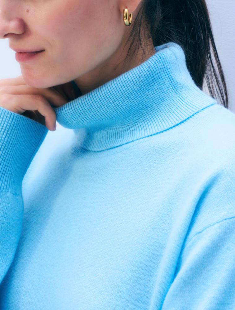 White + Warren Cashmere Rib Trim Easy Turtleneck in Frosted Aqua