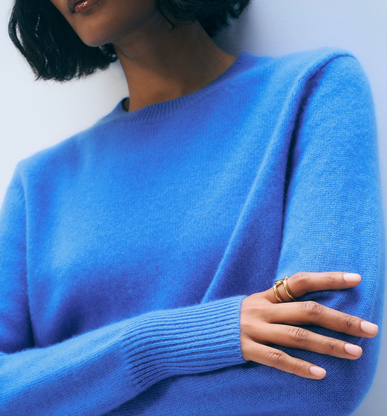 White & Warren Cashmere Rib Trim Crewneck in Blue Iris