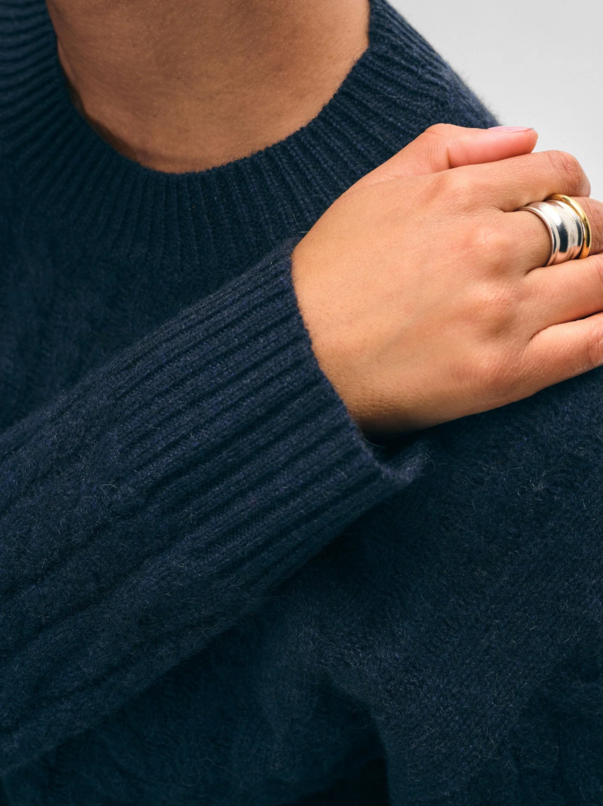 White + Warren Cashmere Cable Shrunken Crew in Navy Blue